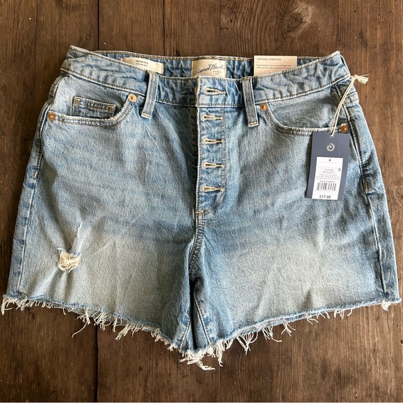 Universal thread Jean shorts - Picture 1 of 2